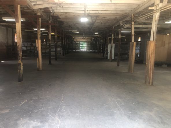 Maysville: 530 Sims St, Maysville, GA 30558